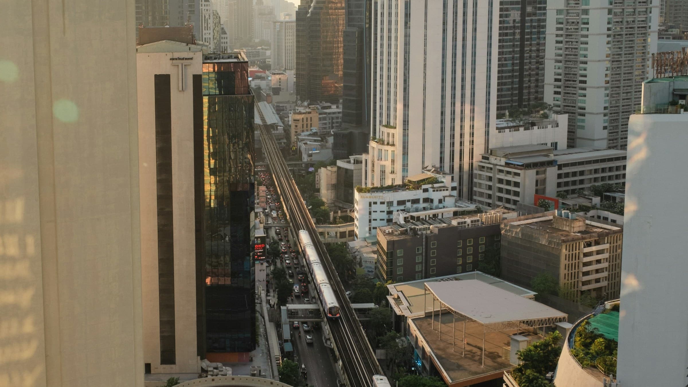 ทิวทัศน์กรุงเทพสำหรับการสำรวจย่านอโศก