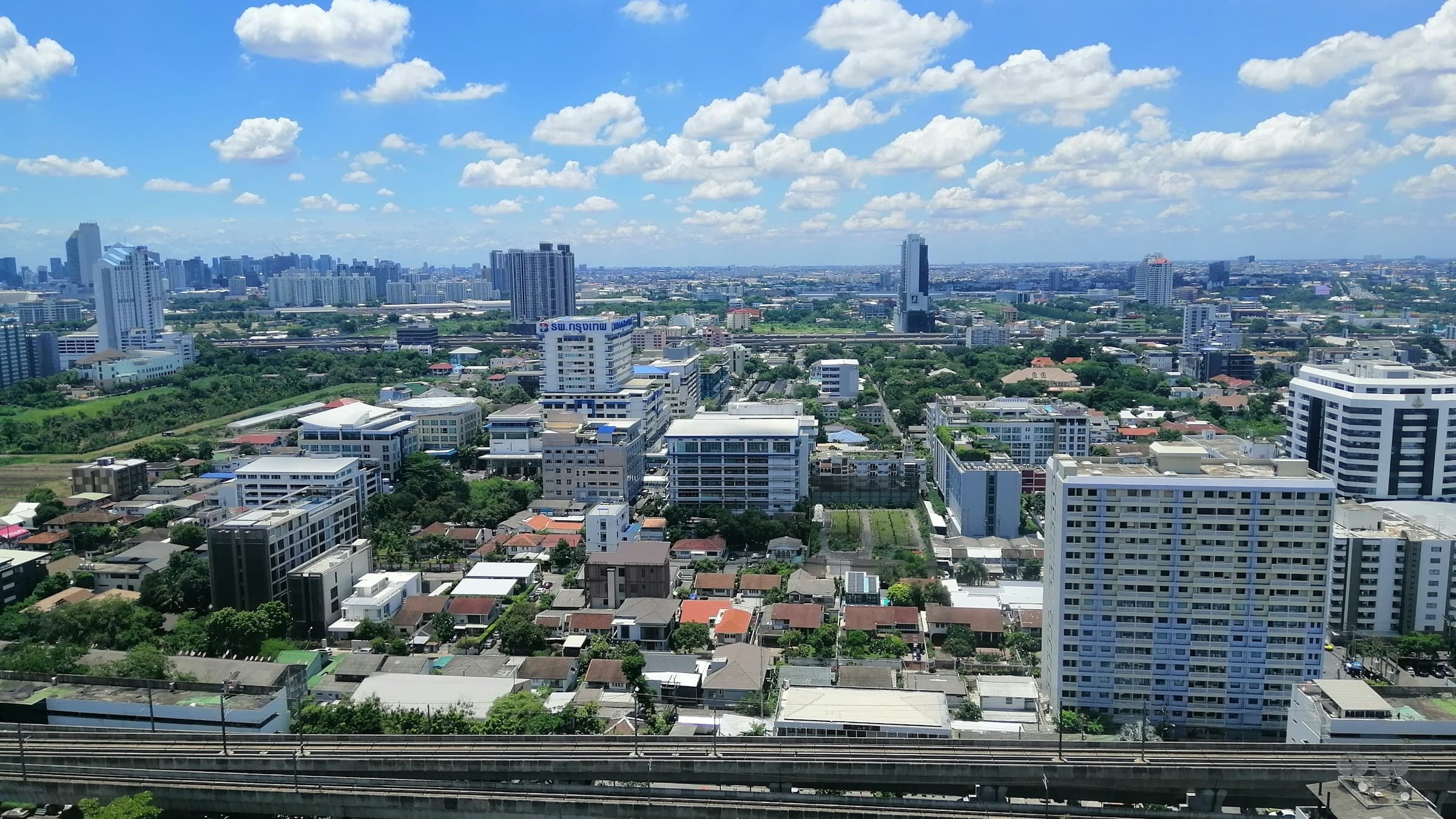 ทิวทัศน์กรุงเทพสำหรับการสำรวจย่านพระราม 9